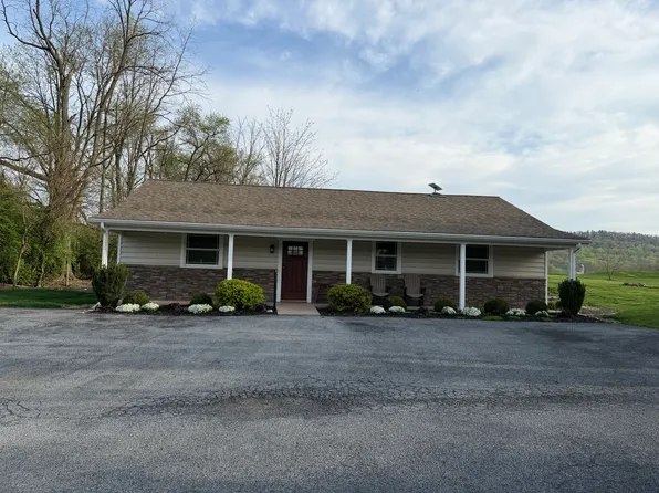 9 Bartholomew Ln, Fredericksburg, PA 17026