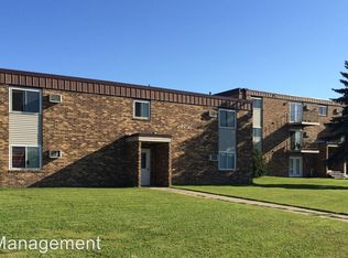 220 Gateway Dr NW APT 8, East Grand Forks, MN 56721