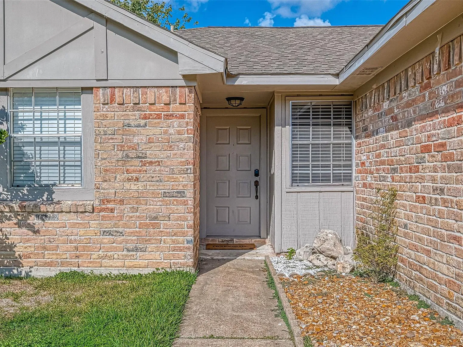 3 bed, 2.0 bath, 1529 sqft, $2,250 — Photo 2