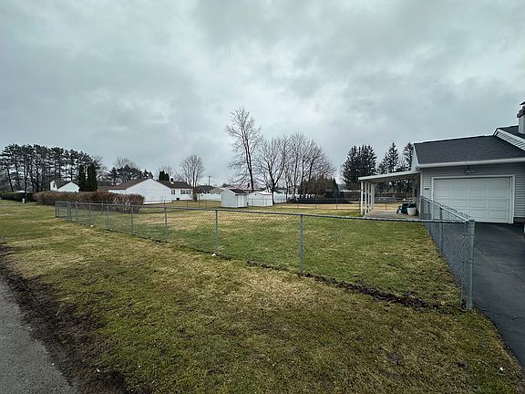 3rd image of 400 Deerfield Dr E
