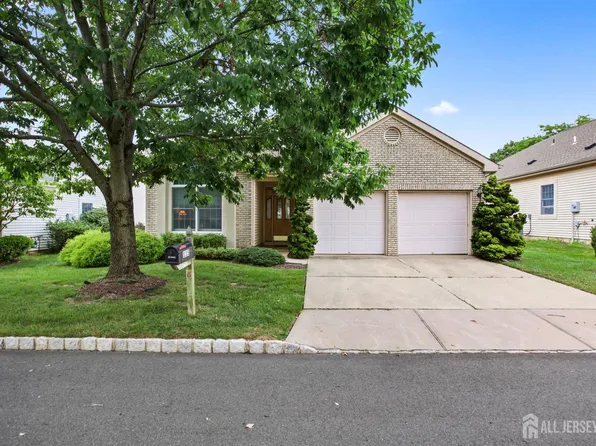 115 Leeds Ln, Monroe Township, NJ 08831