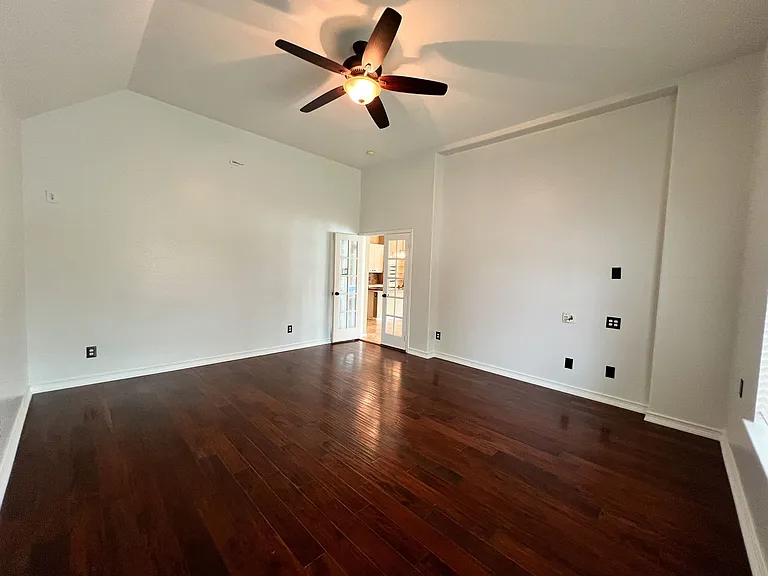 2215 Dorman Ct — Photo 19