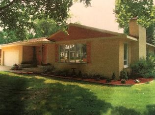 414 Lakeside Rd, Crystal Lake, IL 60014