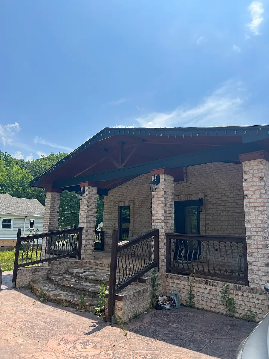 Building Photo - 6526 Lake Dr