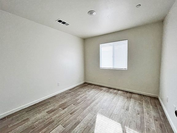 4th image of 228 Lincoln Ave #1