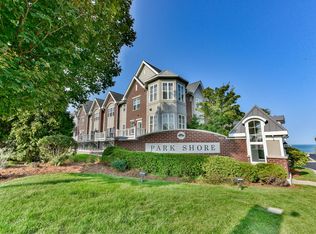 3930 S Lake Dr #349, Saint Francis, WI