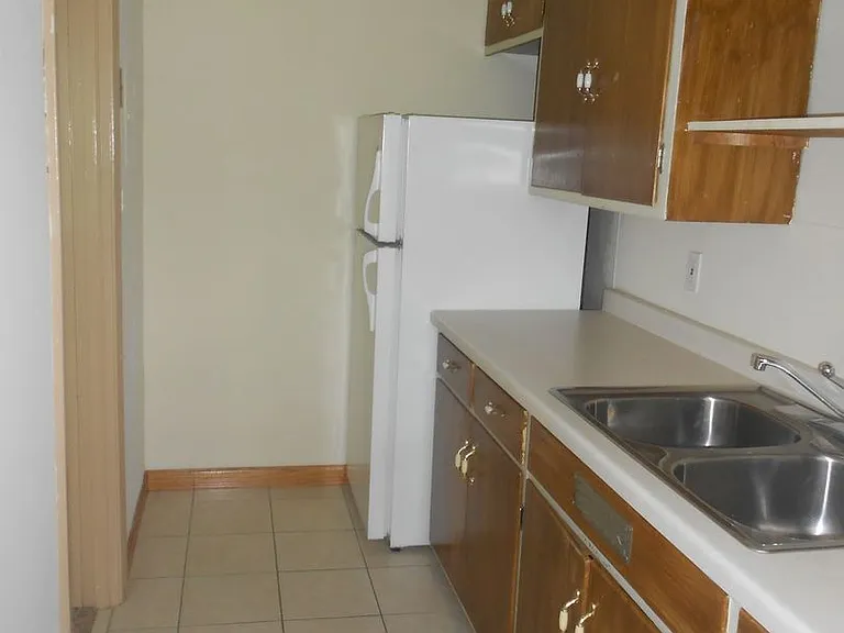 905 Kilian Blvd SE — Photo 17