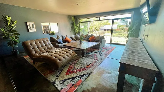 5211 E Lee St — Photo 1