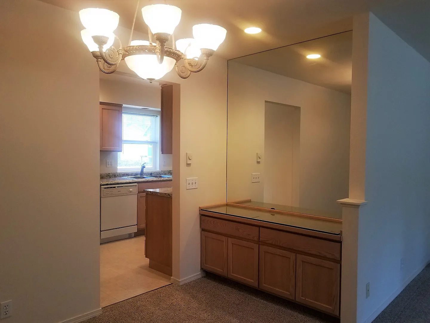 Light & Bright 3 bedroom home in Indianola! — Photo 4