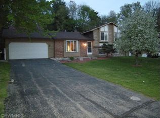 6160 Woodwater Dr NE, Belmont, MI 49306