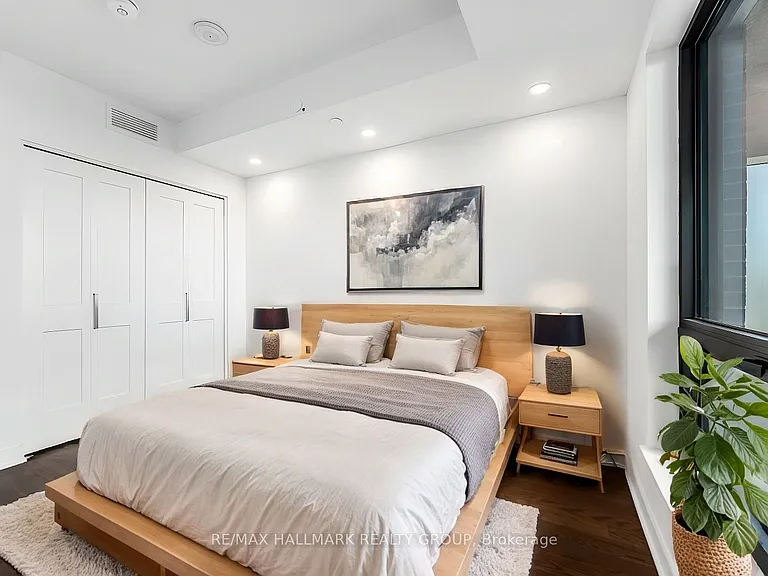 340 Queen St #1403 — Photo 24