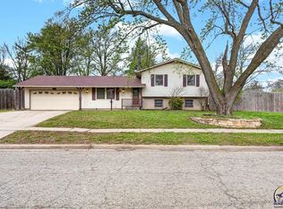 3125 SW Lane St, Topeka, KS 66611