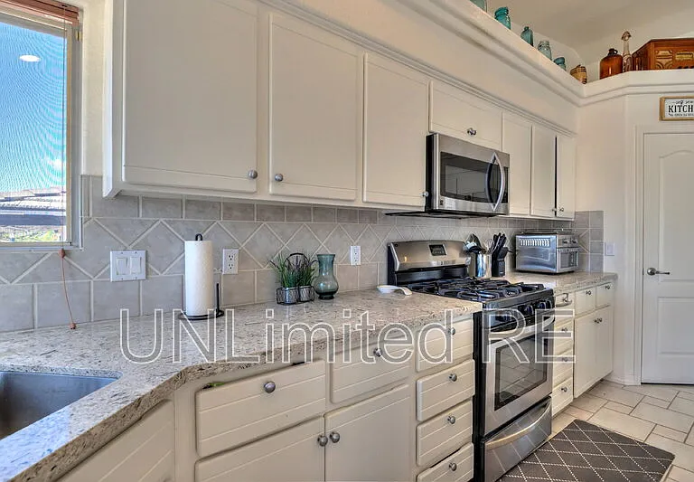 304 Acoma Blvd S — Photo 67