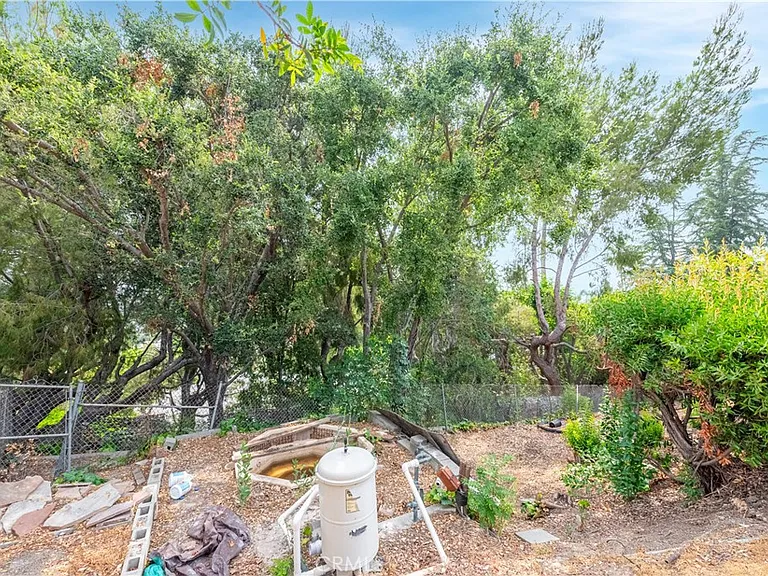 24221 Hatteras St — Photo 47