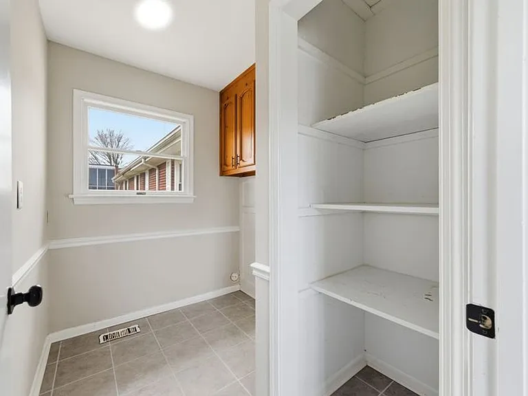 2725 Greendale Ave — Photo 21