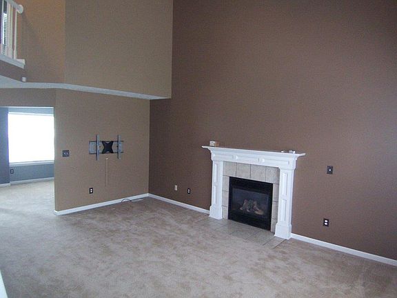 3rd image of 3287 Charles St