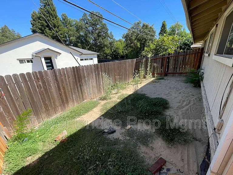 6416 Miles Ln — Photo 31