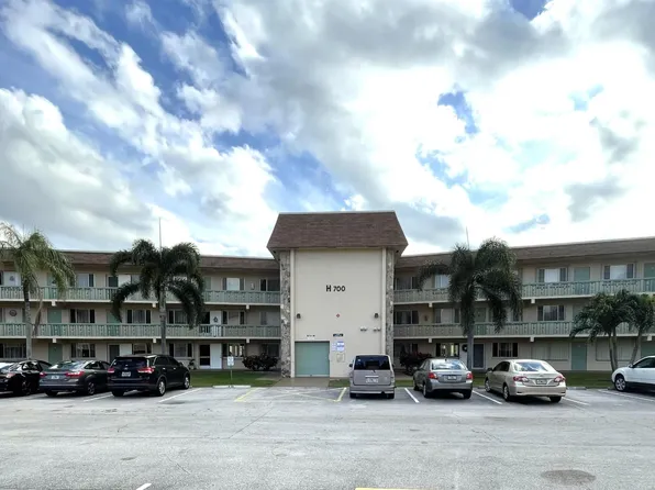 700 Village Green Court #319, Palm Springs, FL 33461