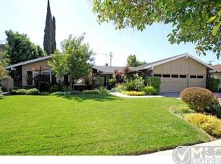 17624 Corinthian Dr, Encino, CA 91316