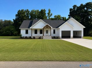 160 Bent River Dr, Gadsden, AL 35901