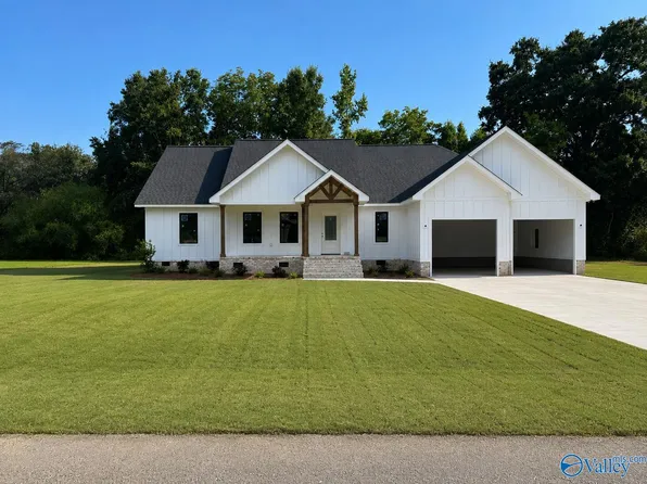 160 Bent River Dr, Gadsden, AL 35901