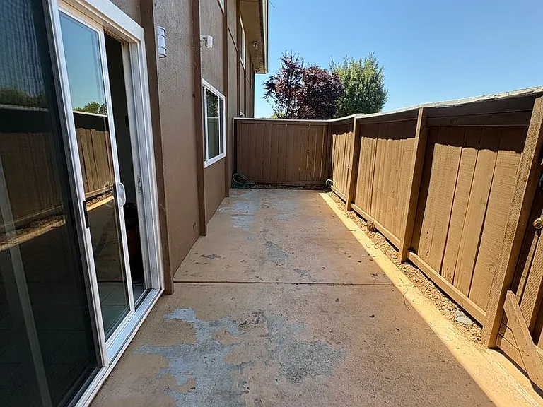 River's Bend Apartments - Orangevale 95662 — Photo 20