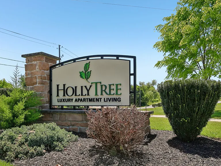 Holly Tree Apartments — Photo 33