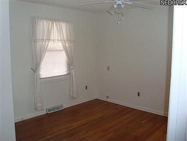 5th image of 1131 Hawthorne Ave