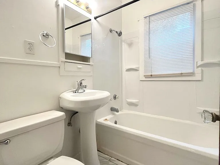 209 W 8th Ave — Photo 12