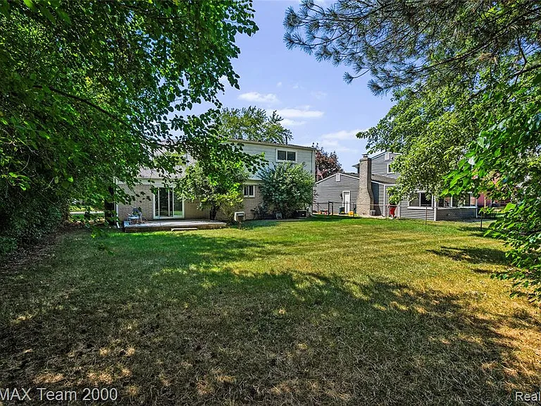2053 Brookfield St — Photo 34