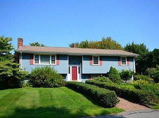 33 Canonchet Dr, Portsmouth, RI 02871