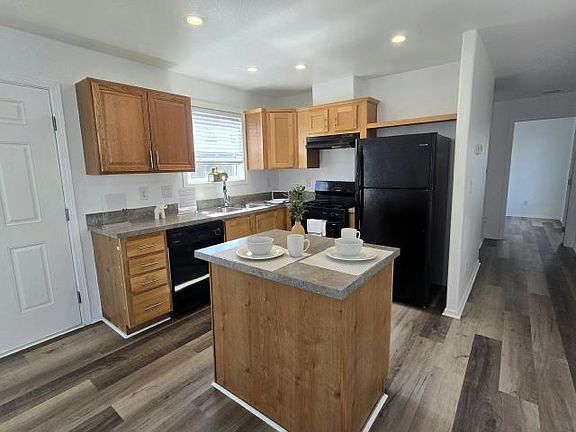 2nd image of 2038 Palm St #70
