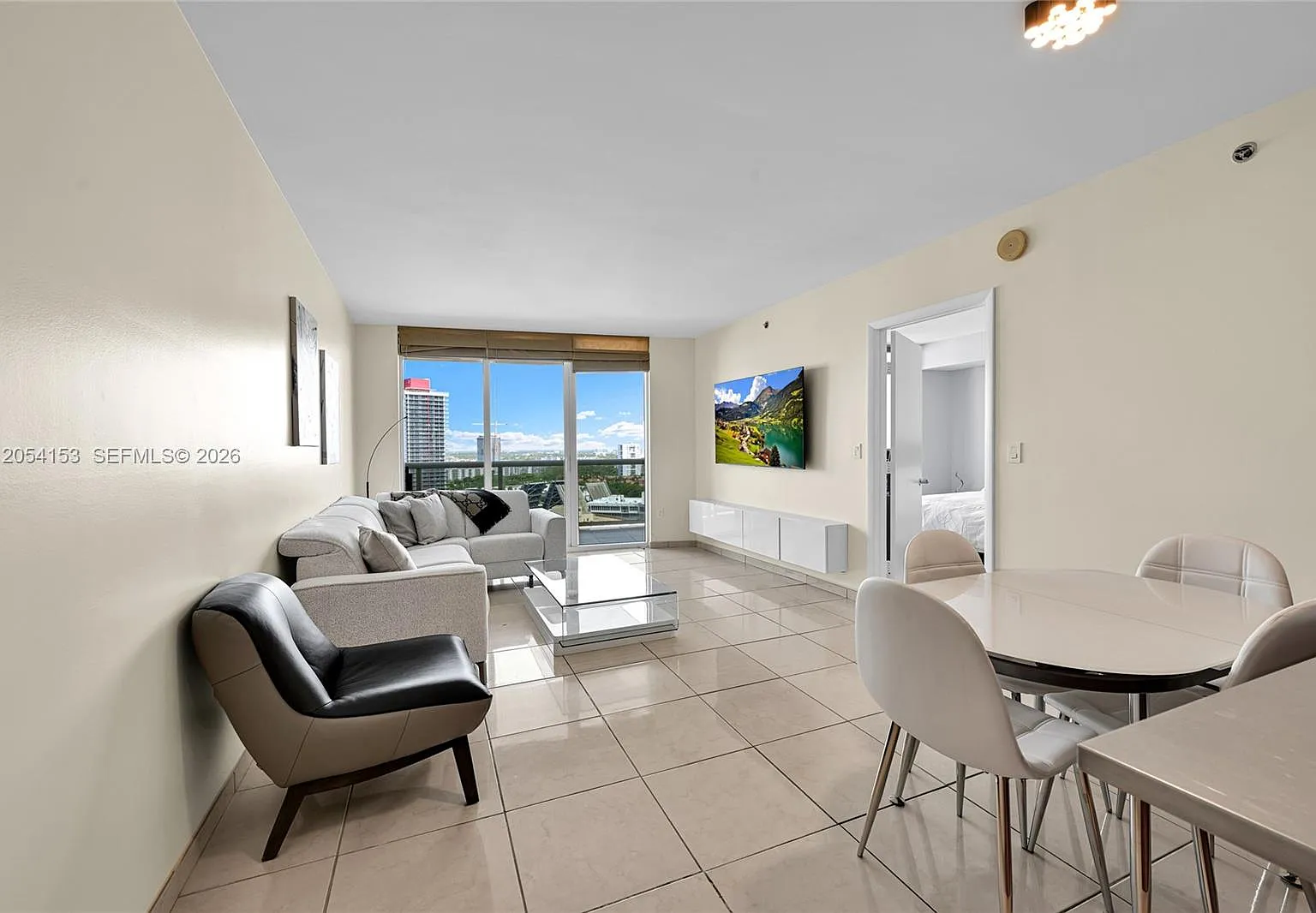 Beach Club Condo — Photo 4