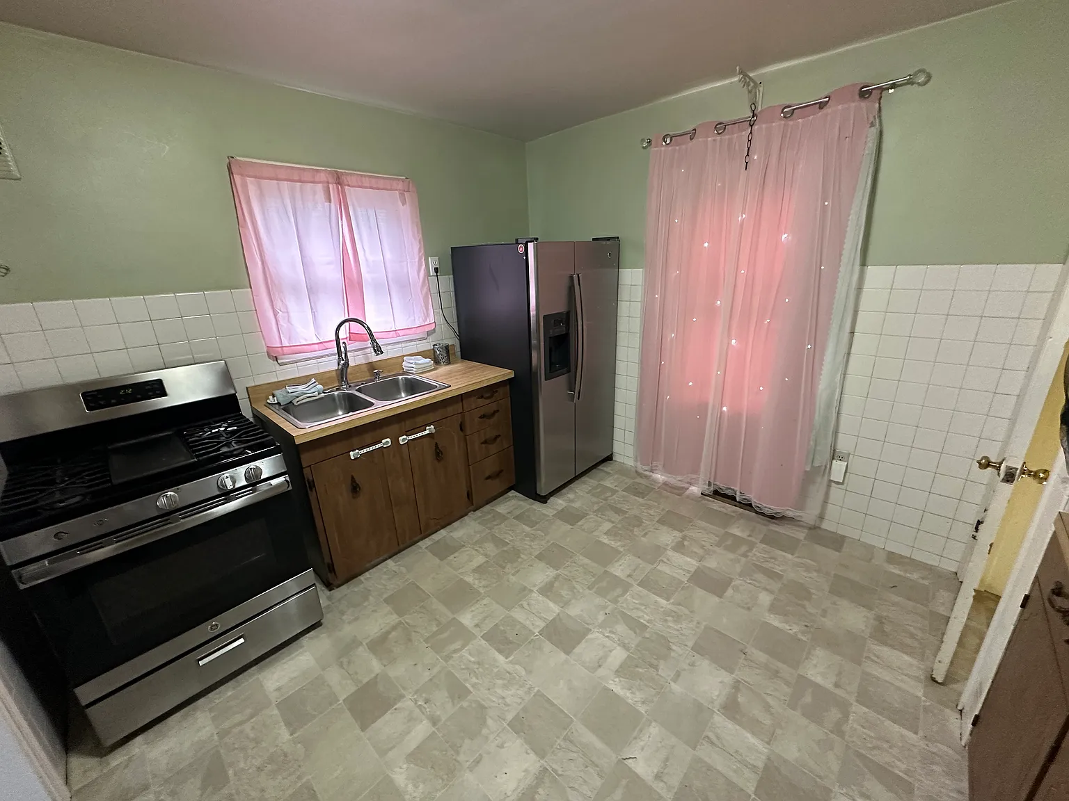 4 bed, 1097 sqft, $2,300 — Photo 3