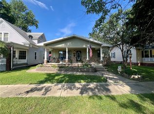 1013 S 15th St, Mattoon, IL 61938