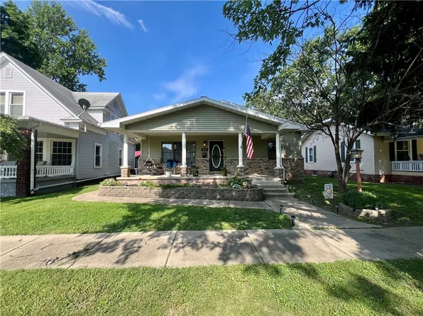 1013 S 15th St, Mattoon, IL 61938