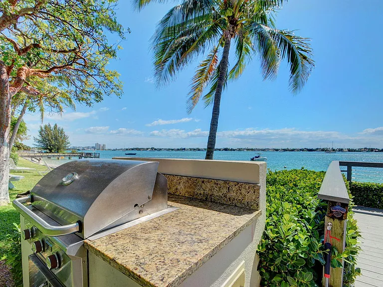 5600 N Flagler Dr #207 — Photo 31