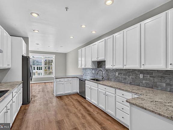 3rd image of 8702 Timber Oak Ln