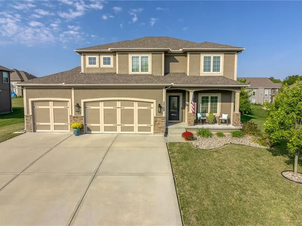 1729 Cambridge Cir, Kearney, MO 64060