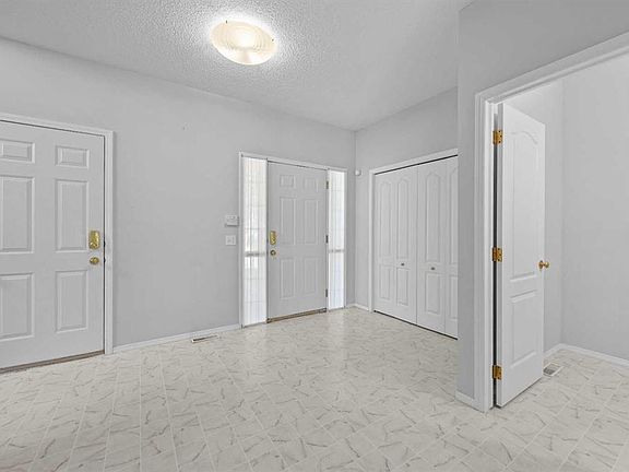 3rd image of 15 S Hidden Ranch Cres NW
