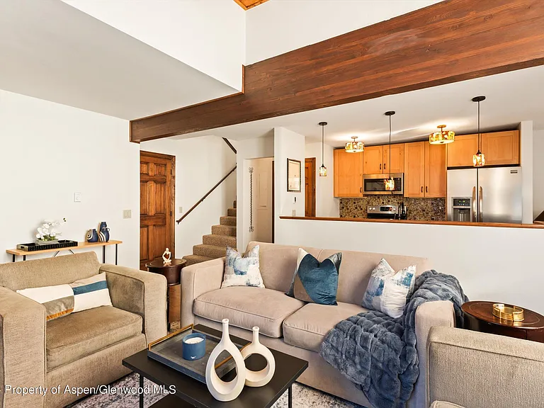 374 Meadow Ranch Dr — Photo 6