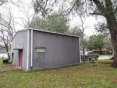 3rd image of 614 Poplar St