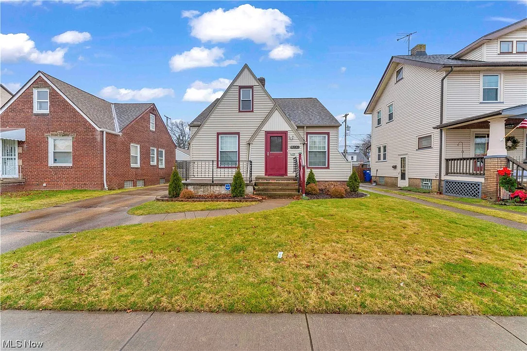 13905 Wainstead Ave photo 1