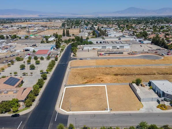 5100 Pampas Ln, Bakersfield, CA 93313