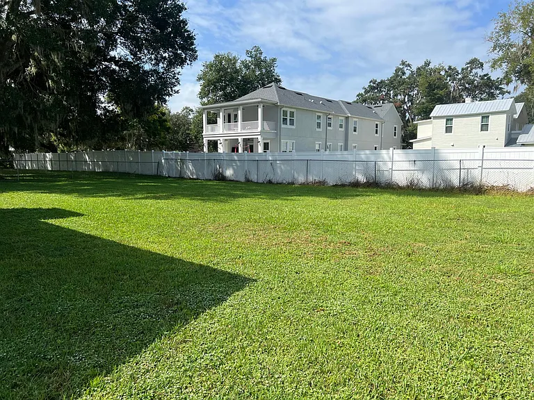 307 N Arrington St — Photo 5
