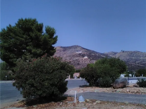 33590 Hayfield Cir, Wildomar, CA 92595