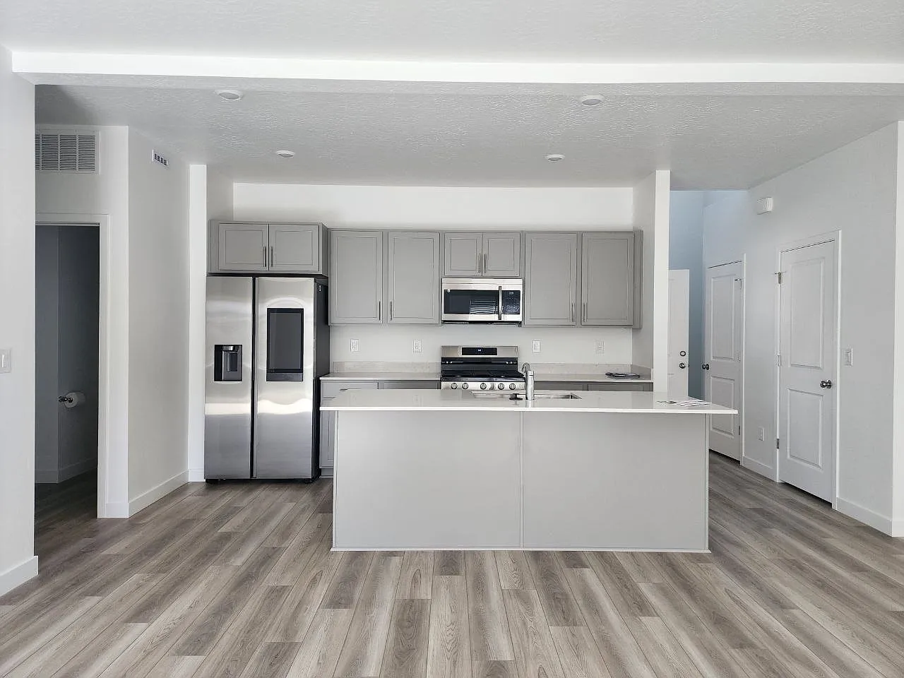3 bed, 2.5 bath, 1714 sqft, $2,250 — Photo 1