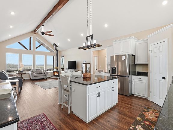 5th image of 906 Stony Point Rd