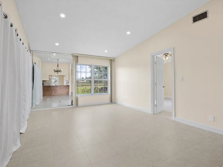 5540 Lakewood Cir S #F — Photo 7
