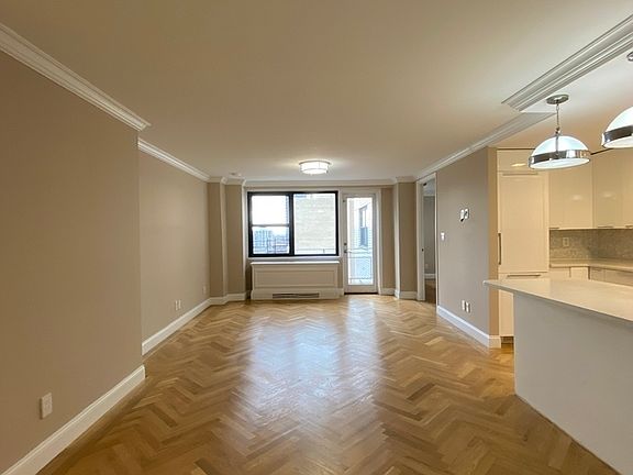 5th image of 305 E 86th St #20K